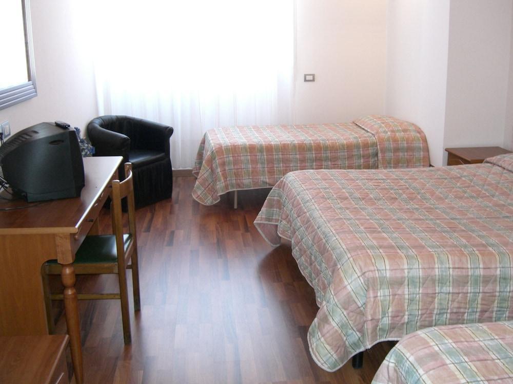 רימיני Hotel Golden מראה חיצוני תמונה