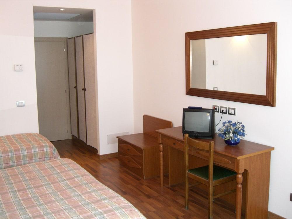 רימיני Hotel Golden מראה חיצוני תמונה