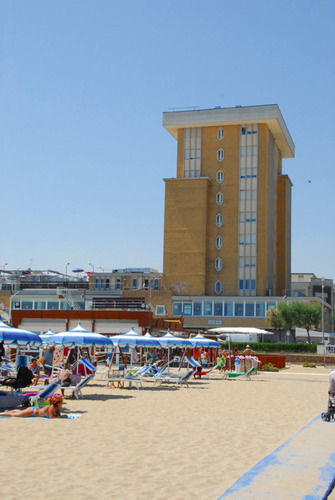 רימיני Hotel Golden מראה חיצוני תמונה