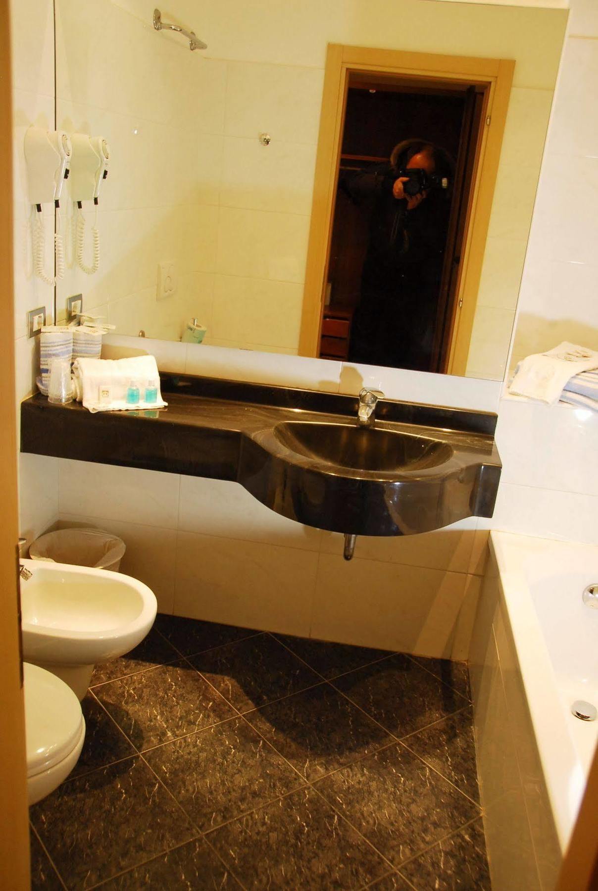רימיני Hotel Golden מראה חיצוני תמונה
