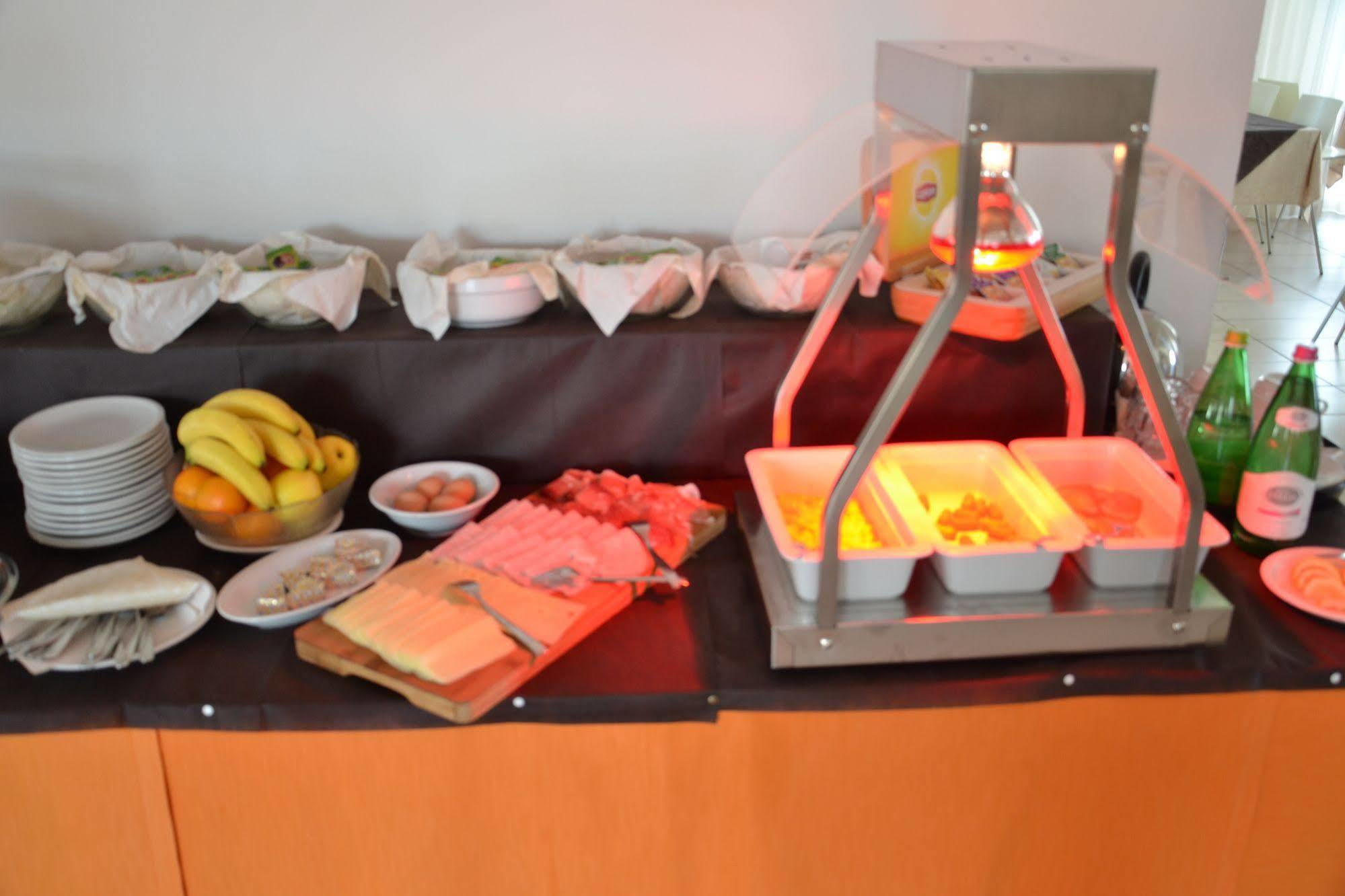 רימיני Hotel Golden מראה חיצוני תמונה