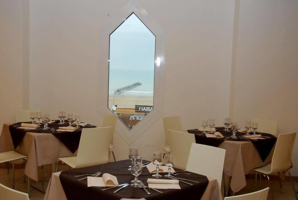 רימיני Hotel Golden מראה חיצוני תמונה